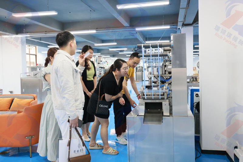 泡罩机运行演示