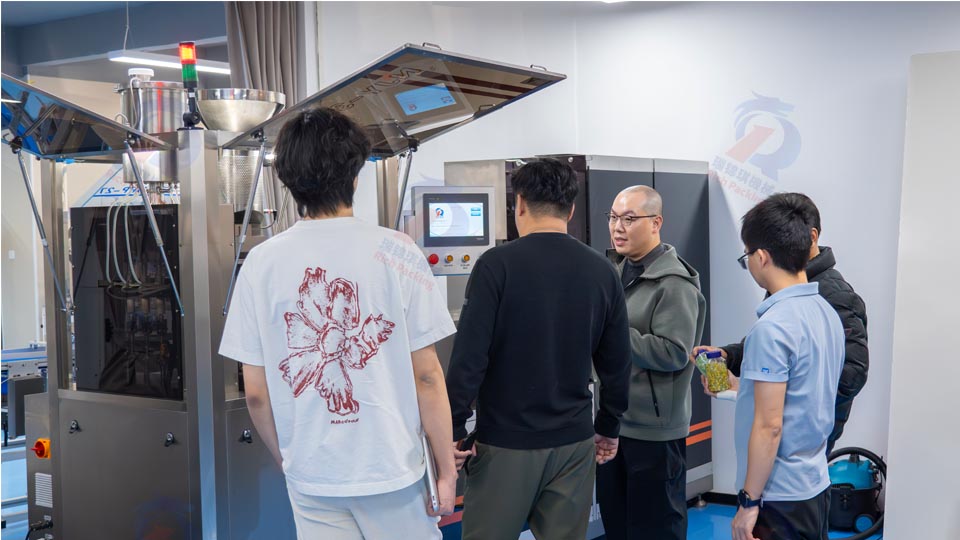 广东瑞锦琪迎来中山客户实地考察，全自动液体胶囊充填机技术优势引关注